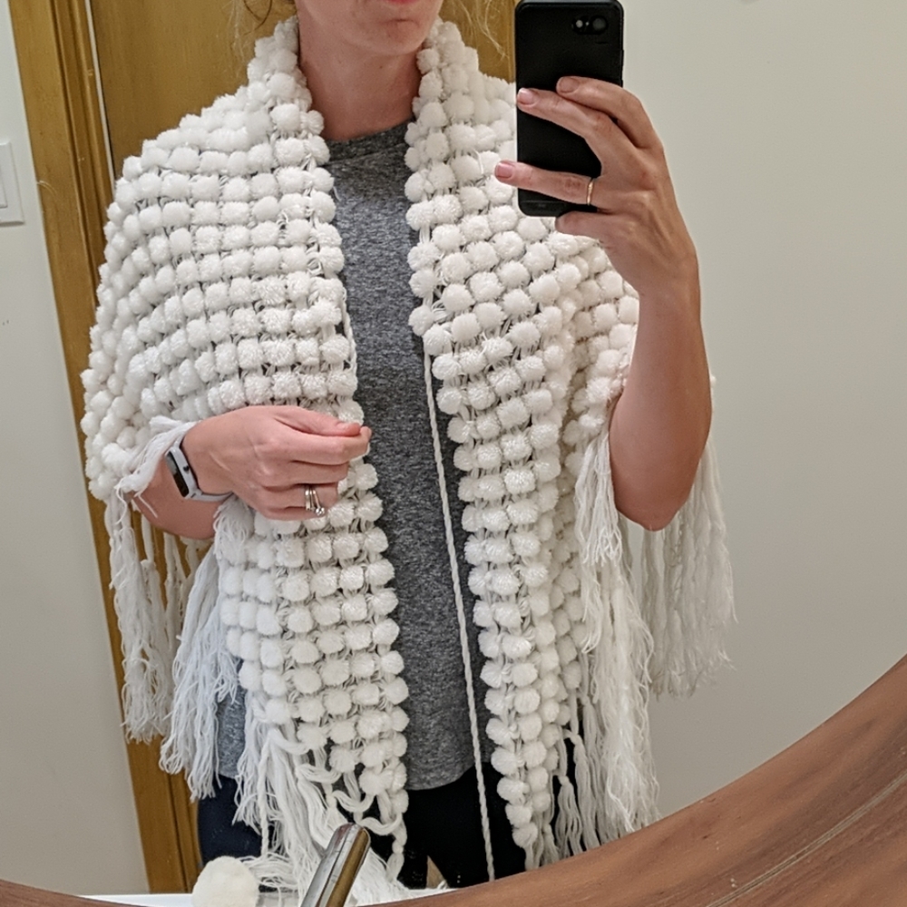 💙Vintage homemade pom tassle stole wrap